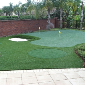 artificial_turf_with_putting_green